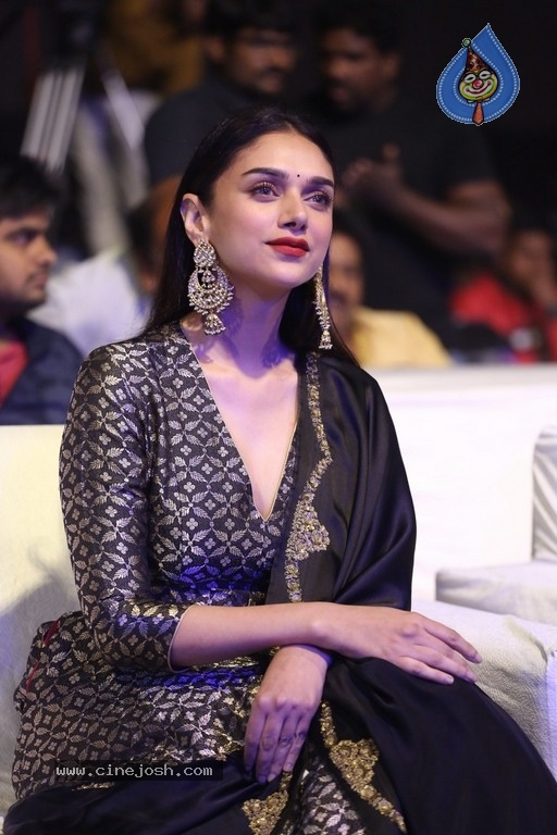 Aditi Rao at Antariksham Pre Release Event - 3 / 18 photos