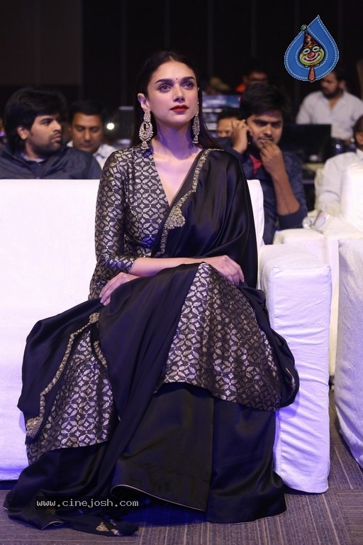 Aditi Rao at Antariksham Pre Release Event - 14 / 18 photos