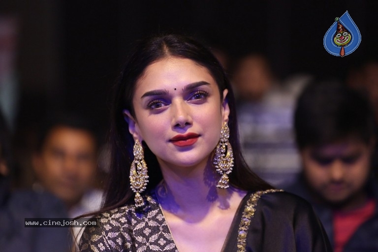 Aditi Rao at Antariksham Pre Release Event - 17 / 18 photos