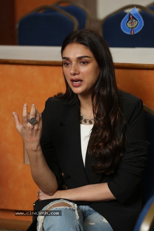 Aditi Rao Hydari Interview Photos - 5 / 19 photos