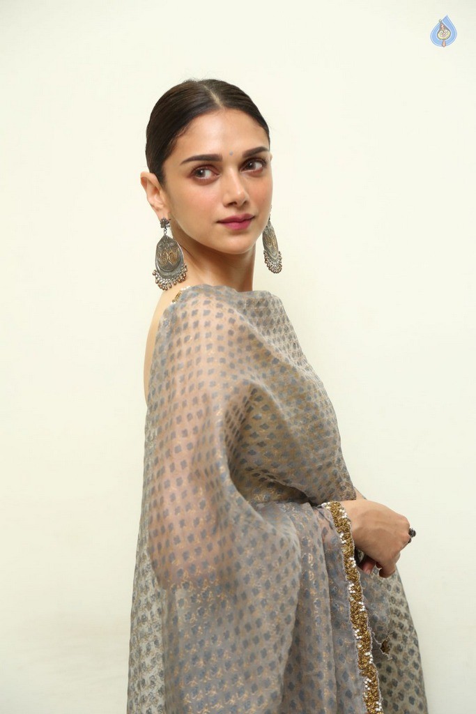 Aditi Rao Hydari Latest Photos - 11 / 21 photos