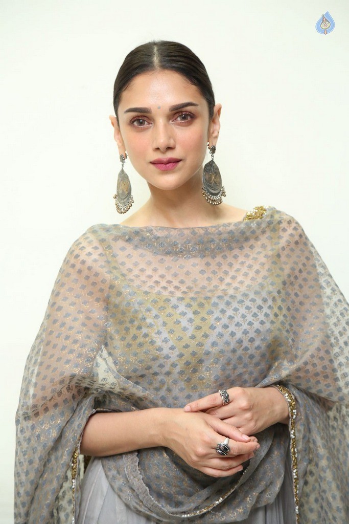 Aditi Rao Hydari Latest Photos - 18 / 21 photos