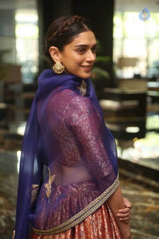 Aditi Rao Hydari New Photos - 1 / 37 photos