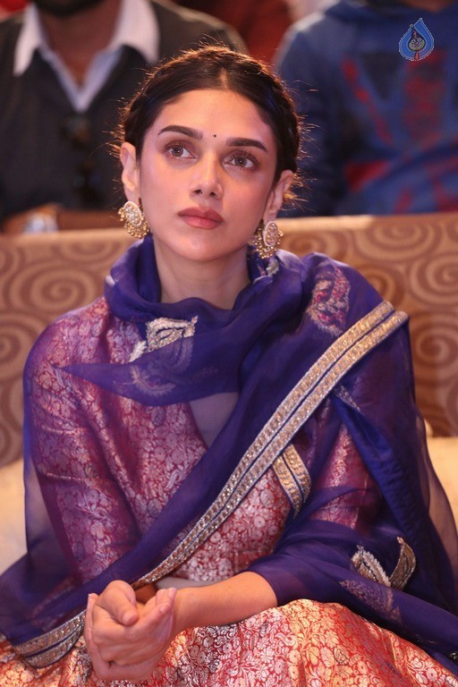 Aditi Rao Hydari New Photos - 2 / 37 photos