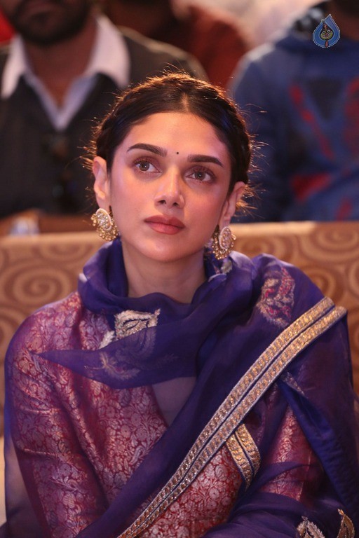 Aditi Rao Hydari New Photos - 5 / 37 photos