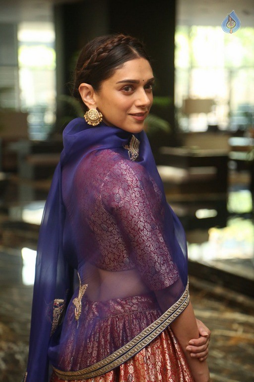 Aditi Rao Hydari New Photos - 6 / 37 photos