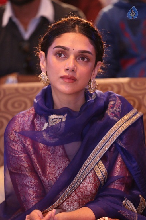 Aditi Rao Hydari New Photos - 7 / 37 photos