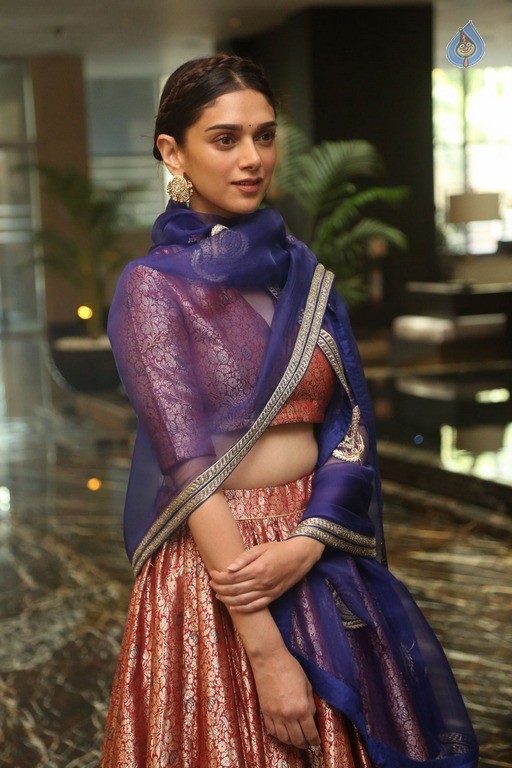 Aditi Rao Hydari New Photos - 9 / 37 photos