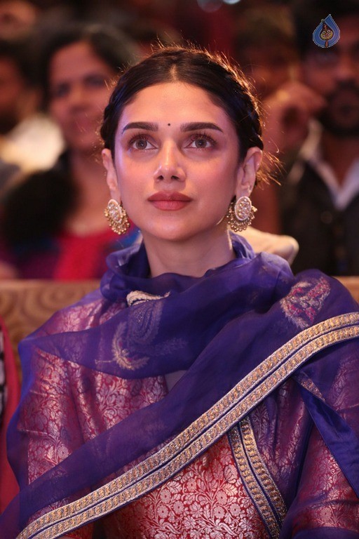 Aditi Rao Hydari New Photos - 10 / 37 photos
