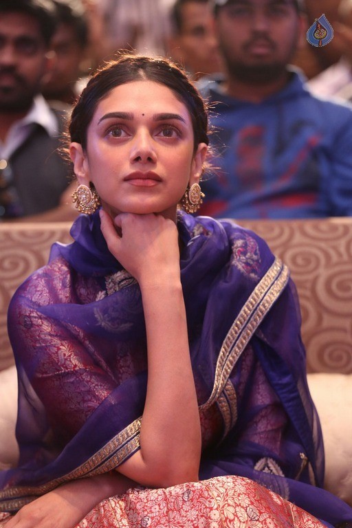 Aditi Rao Hydari New Photos - 19 / 37 photos