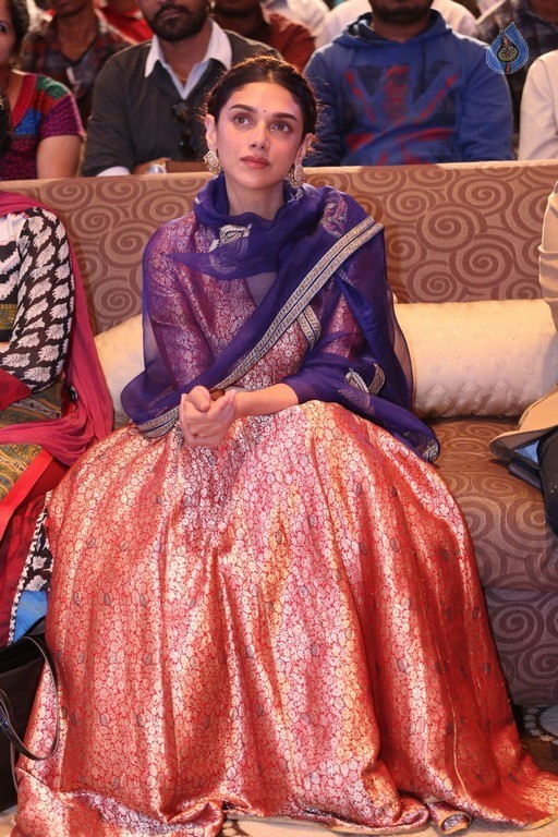 Aditi Rao Hydari New Photos - 20 / 37 photos
