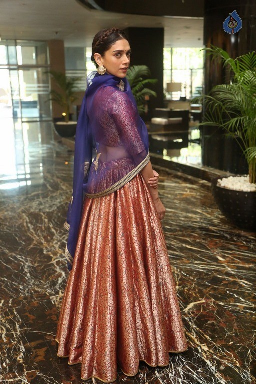 Aditi Rao Hydari New Photos - 21 / 37 photos