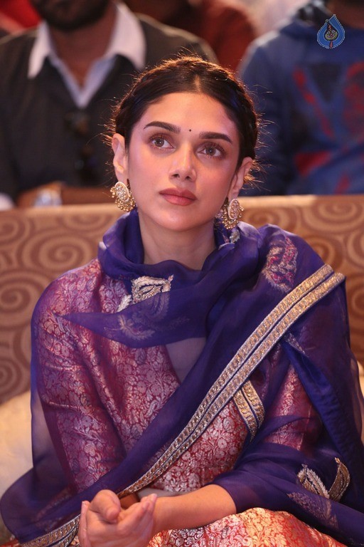Aditi Rao Hydari New Photos - 24 / 37 photos
