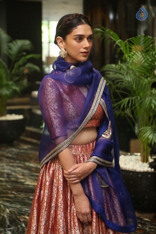 Aditi Rao Hydari New Photos - 26 / 37 photos
