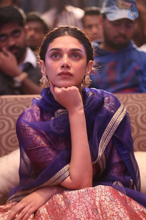 Aditi Rao Hydari New Photos - 29 / 37 photos