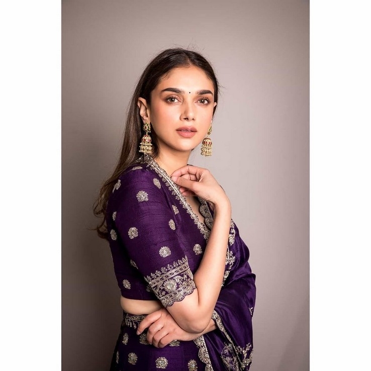 Aditi Rao Hydari Photos - 16 / 17 photos