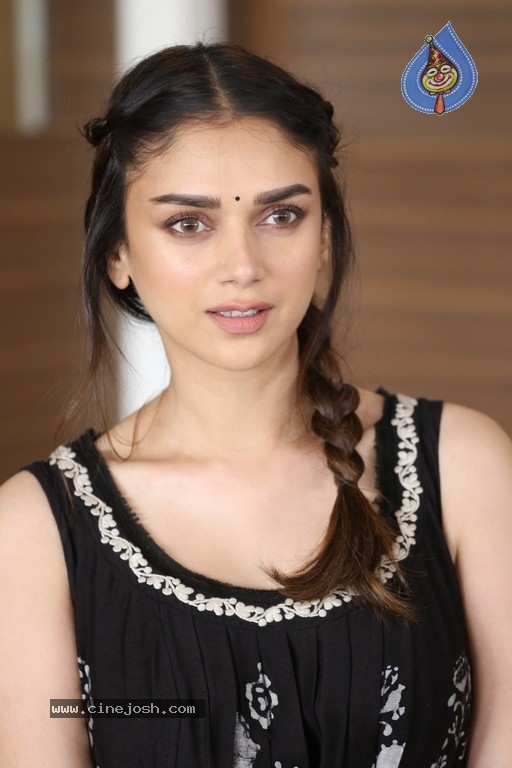 Aditi Rao Interview Photos - 1 / 21 photos