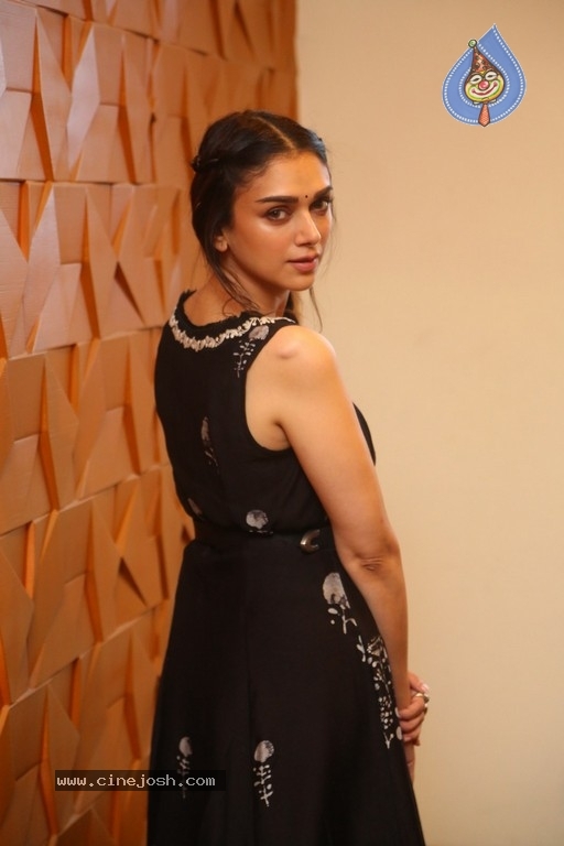Aditi Rao Interview Photos - 2 / 21 photos