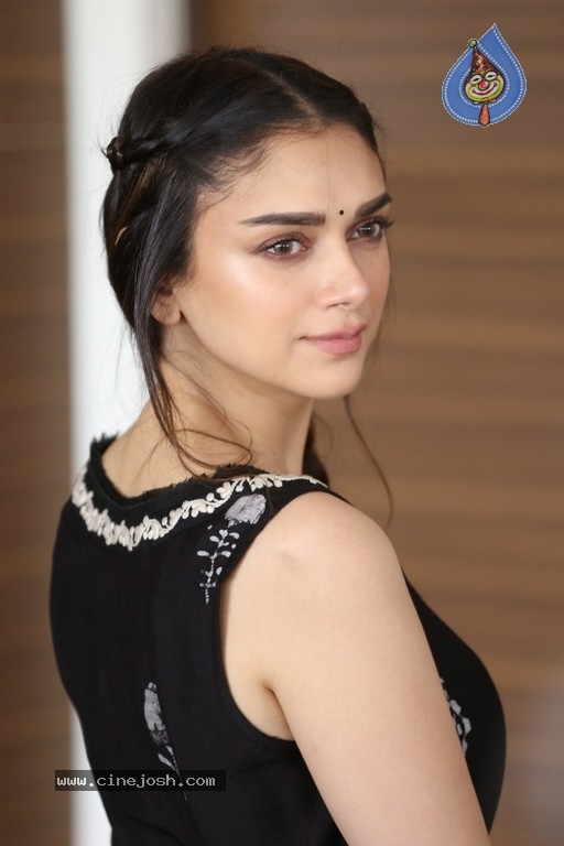 Aditi Rao Interview Photos - 8 / 21 photos