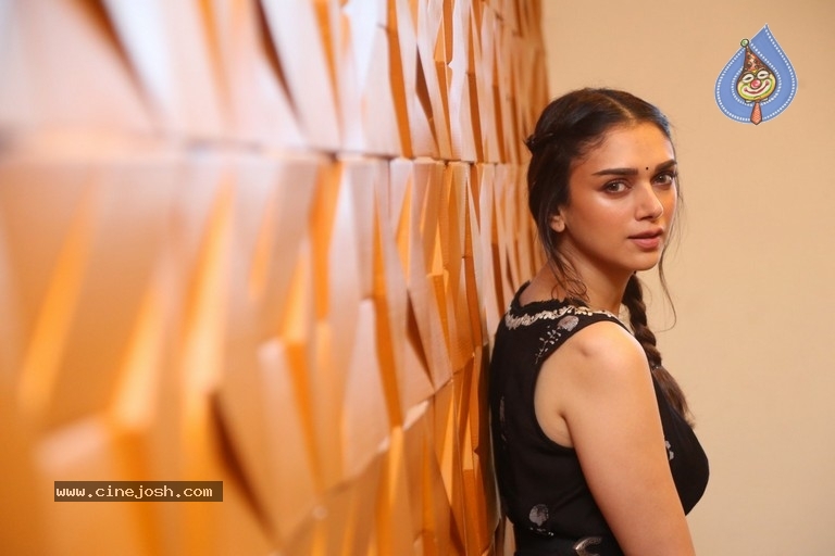 Aditi Rao Interview Photos - 13 / 21 photos