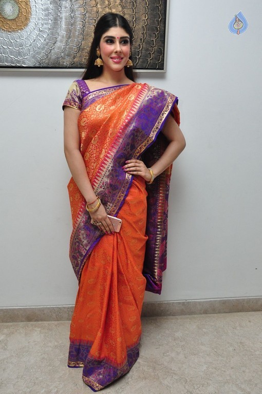 Aditi Singh Images - 33 / 39 photos