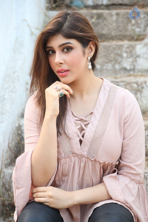 Aditi Singh Latest Gallery - 24 / 54 photos