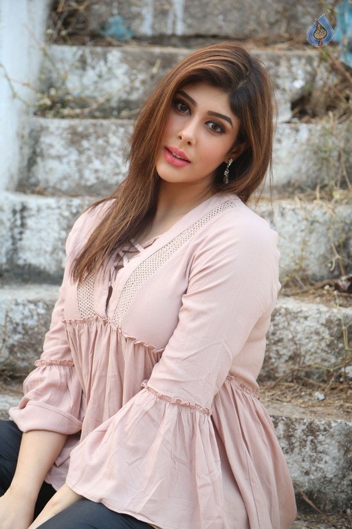 Aditi Singh Latest Gallery - 25 / 54 photos