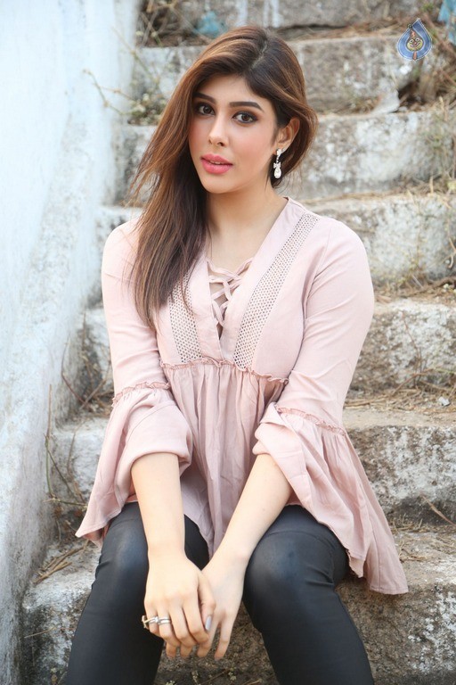 Aditi Singh Latest Gallery - 26 / 54 photos