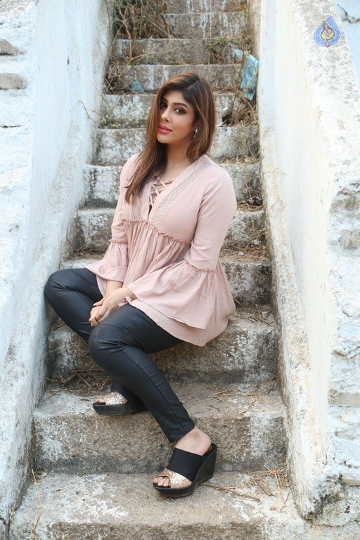 Aditi Singh Latest Gallery - 28 / 54 photos