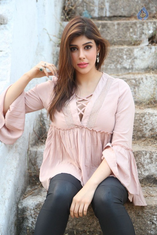 Aditi Singh Latest Gallery - 30 / 54 photos