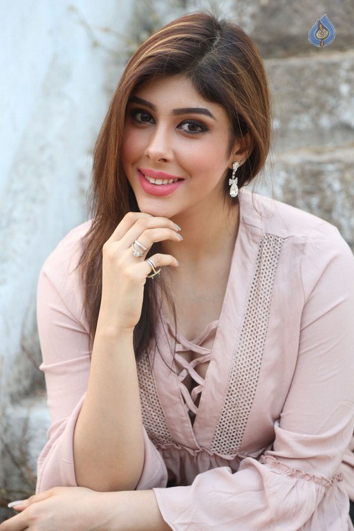 Aditi Singh Latest Gallery - 32 / 54 photos