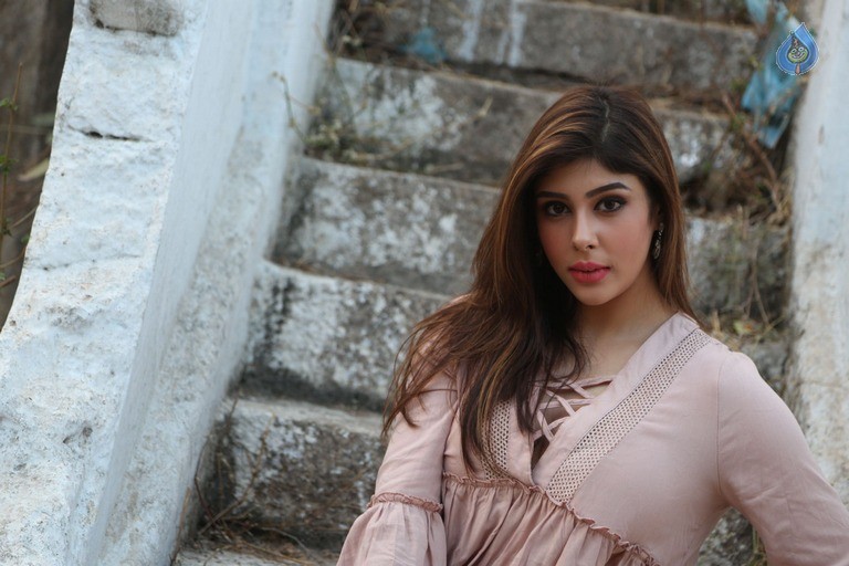 Aditi Singh Latest Gallery - 34 / 54 photos