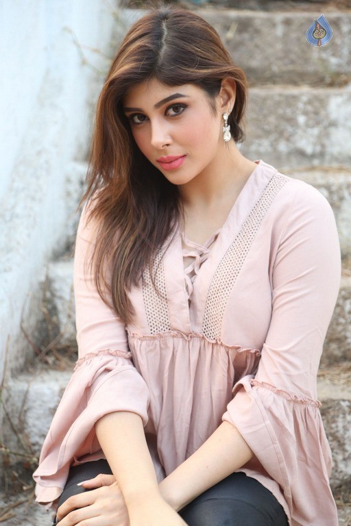 Aditi Singh Latest Gallery - 38 / 54 photos