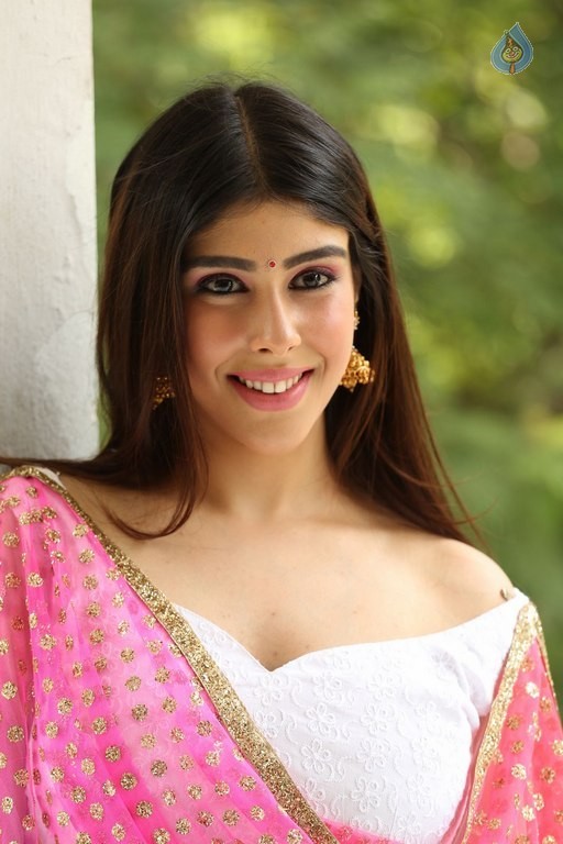 Aditi Singh New Photos - 22 / 32 photos