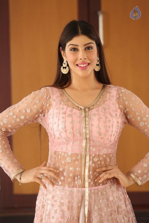Aditi Singh New Photos - 20 / 36 photos