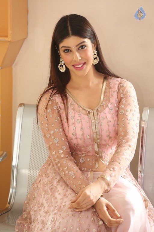 Aditi Singh New Photos - 22 / 36 photos