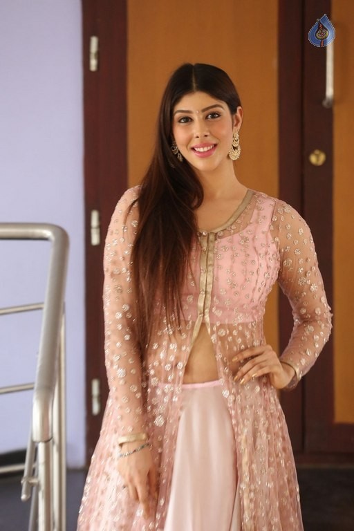 Aditi Singh New Photos - 24 / 36 photos