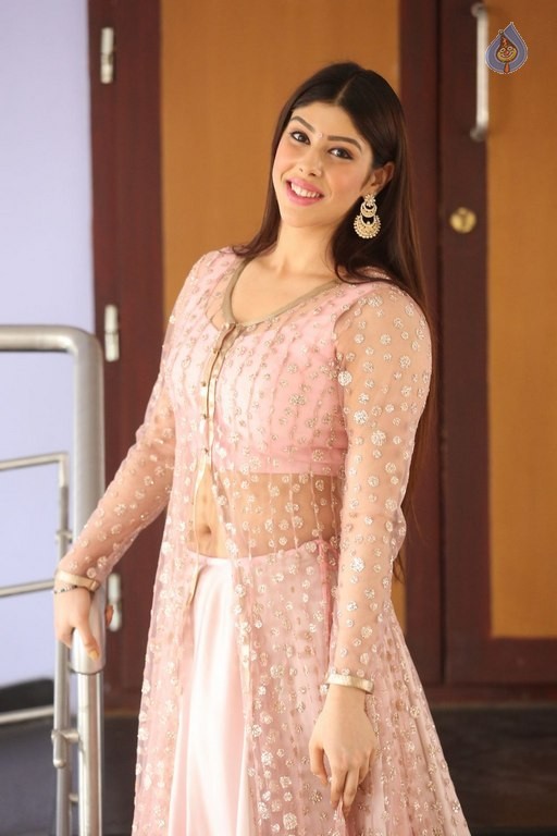 Aditi Singh New Photos - 27 / 36 photos