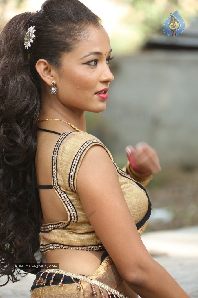 Agnes Sonkar Hot Stills - 9 / 152 photos