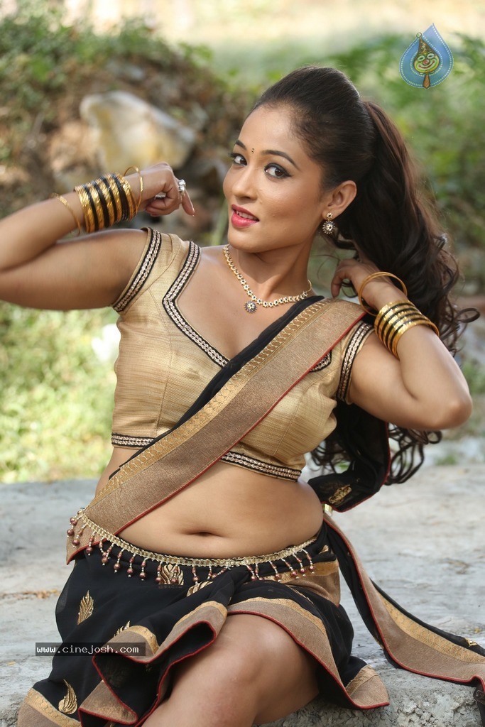 Agnes Sonkar Hot Stills - 24 / 152 photos