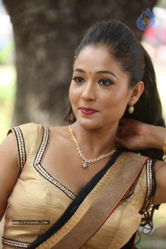 Agnes Sonkar Hot Stills - 28 / 152 photos