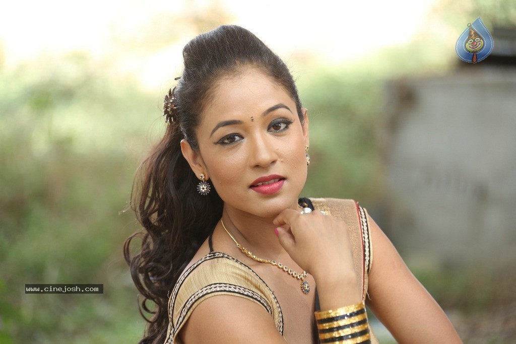Agnes Sonkar Hot Stills - 30 / 152 photos