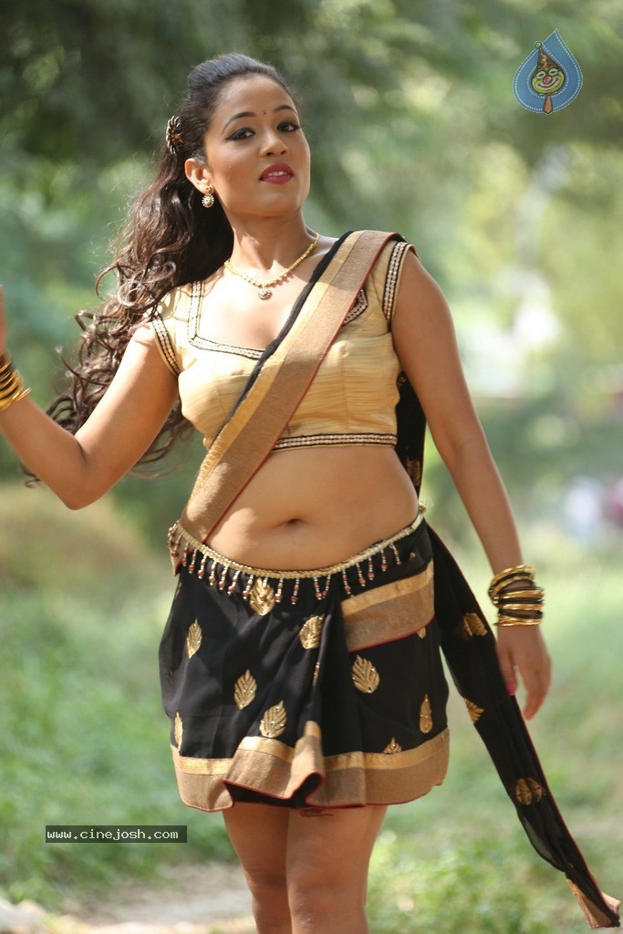 Agnes Sonkar Hot Stills - 72 / 152 photos