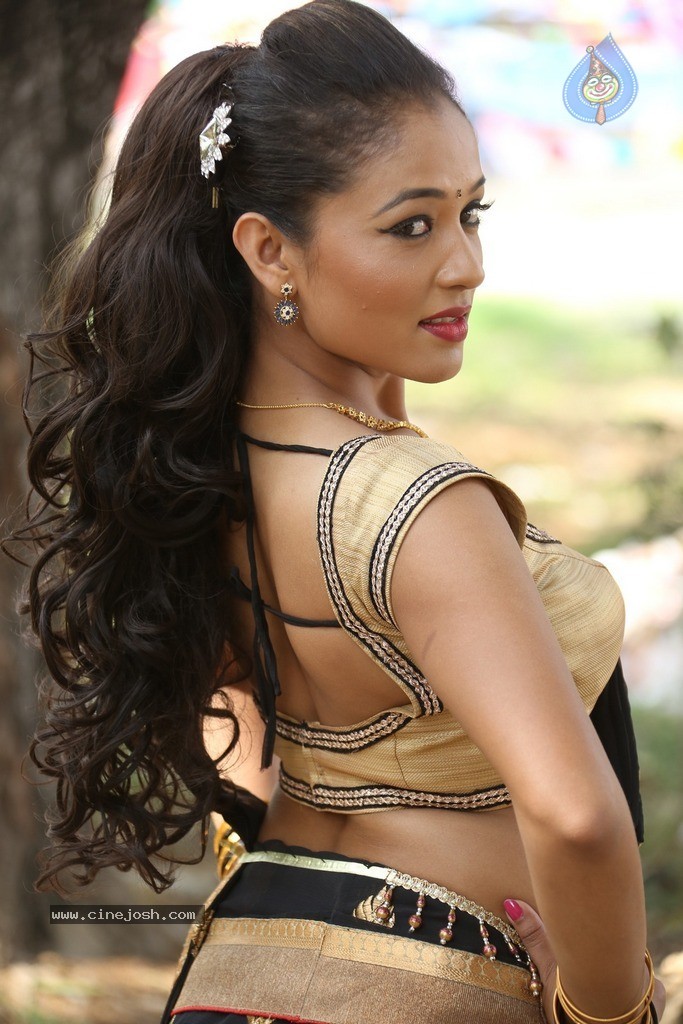 Agnes Sonkar Hot Stills - 97 / 152 photos