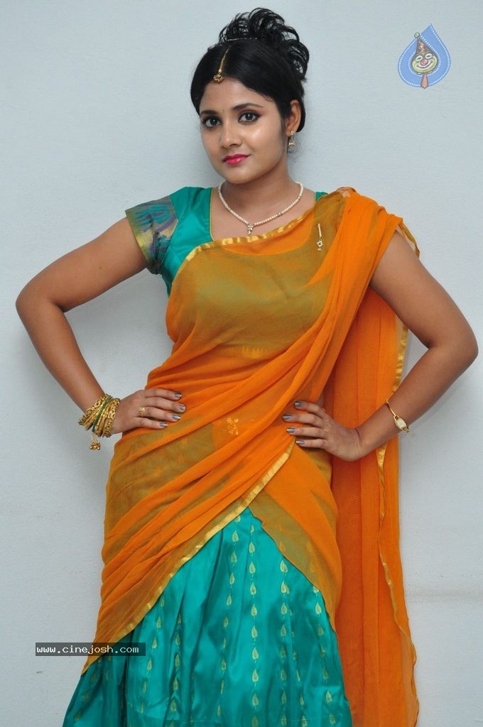 Aishwarya Gallery - 34 / 62 photos