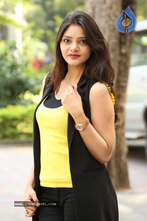 Aishwarya Gorak Stills - 11 / 20 photos