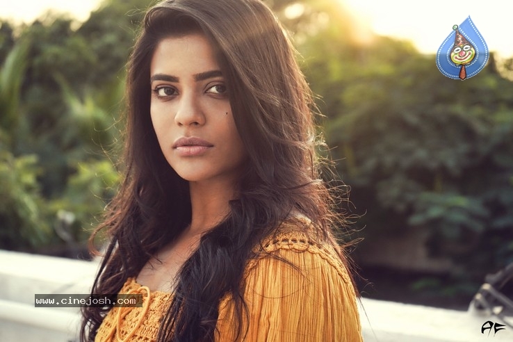 Aishwarya Rajesh Latest Photoshoot - 5 / 10 photos