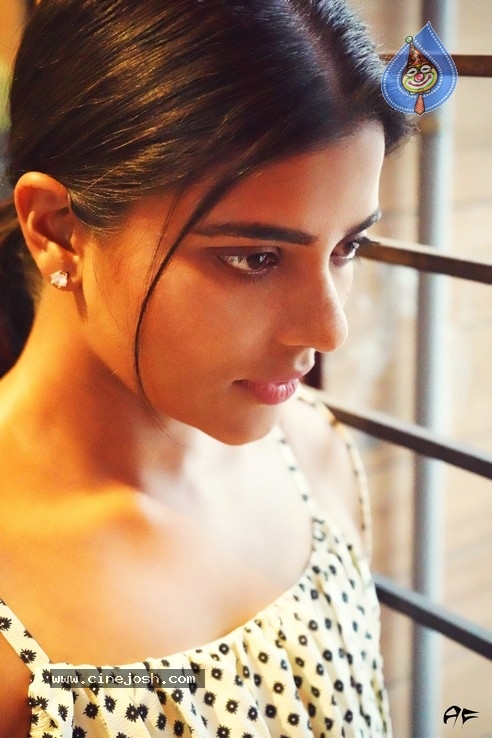 Aishwarya Rajesh Latest Photoshoot - 10 / 10 photos