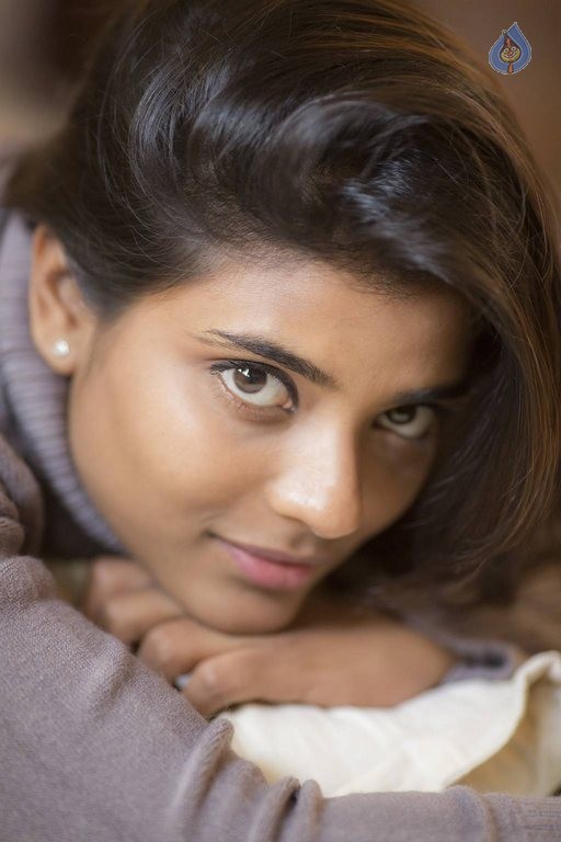 Aishwarya Rajesh New Photos - 10 / 18 photos