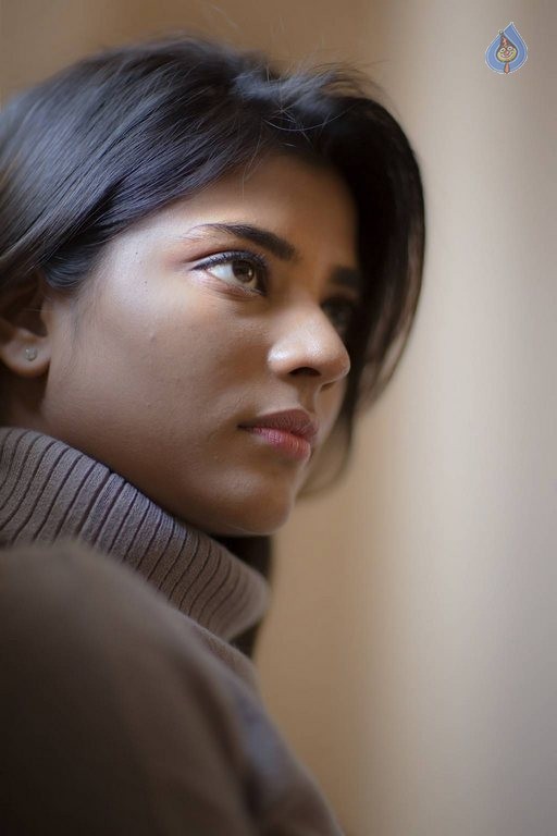 Aishwarya Rajesh New Photos - 11 / 18 photos